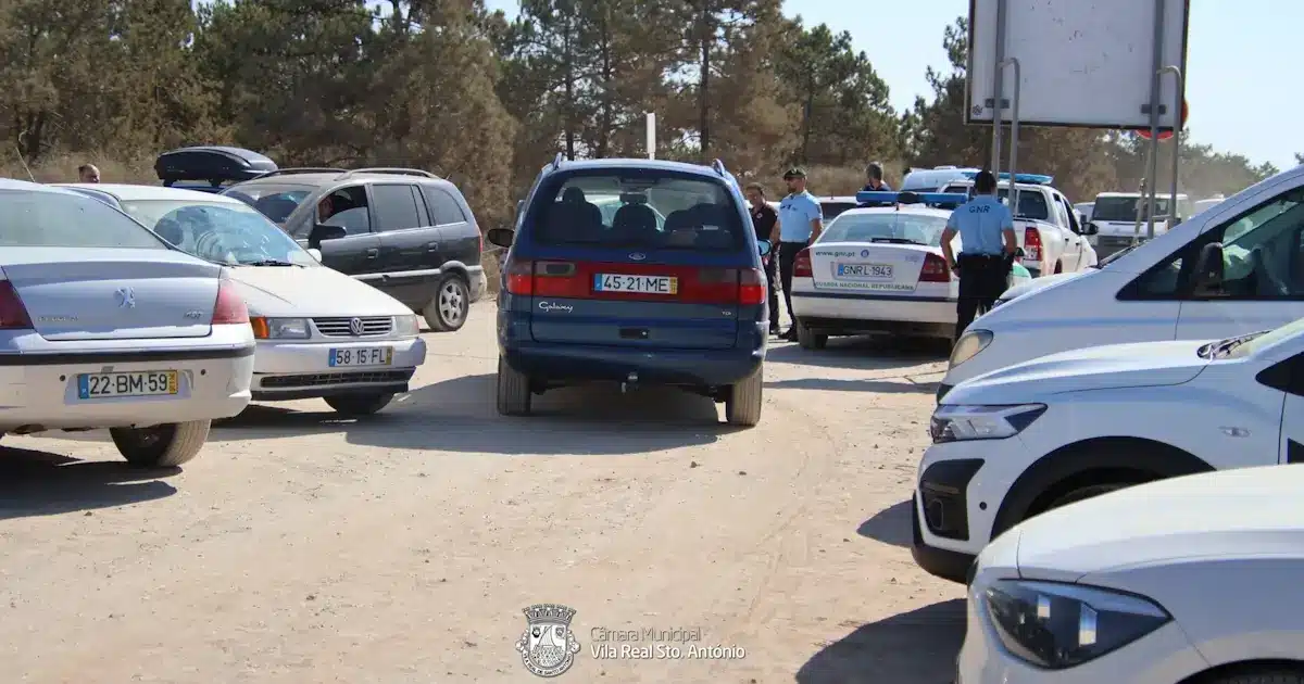 Praia de Santo António -estacionamento